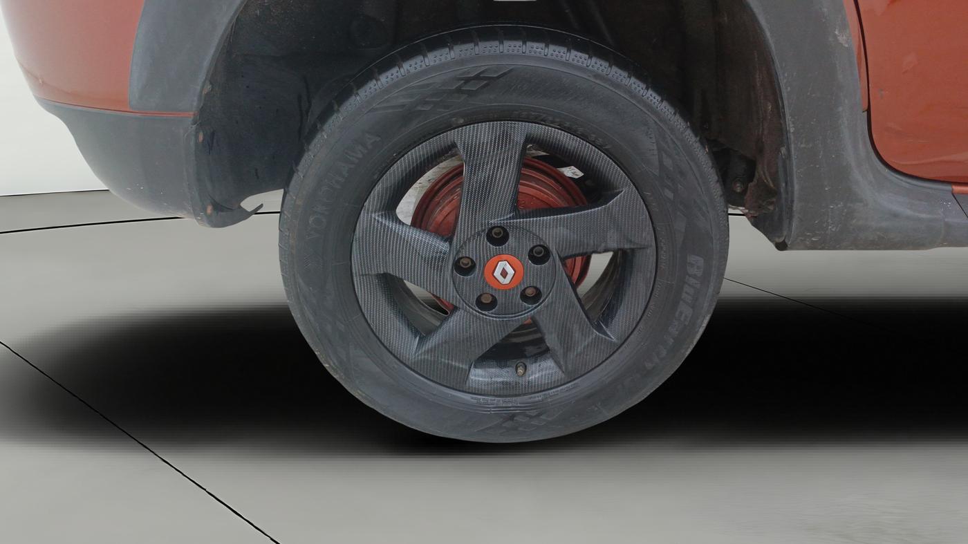 2020 Renault Duster RXE 1.3 TURBO PETROL MT, Petrol, Manual, 56,880 km, Right Rear Wheel
