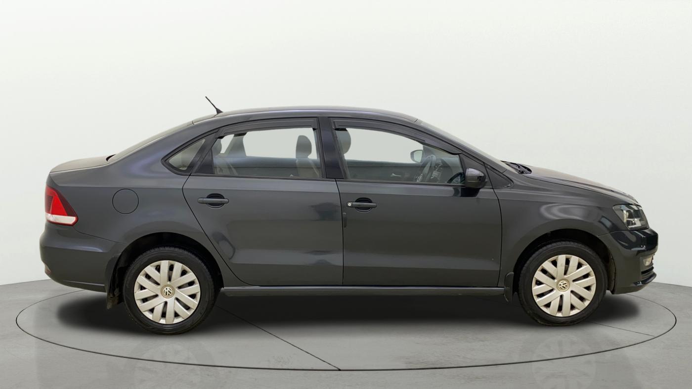 2015 Volkswagen Vento COMFORTLINE 1.6, Petrol, Manual, 45,335 km, Right Side View