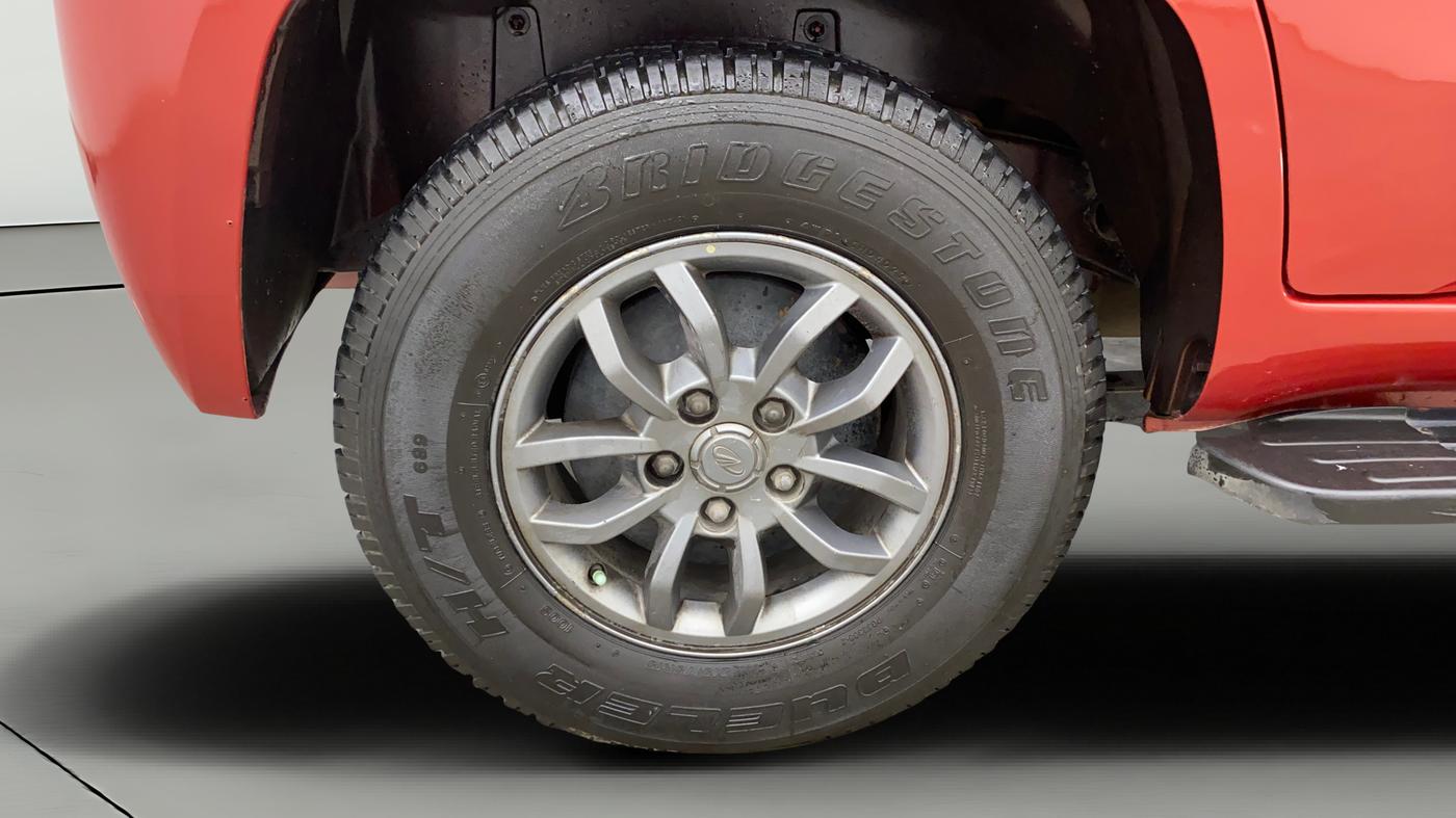 2018 Mahindra TUV300 T10, Diesel, Manual, 74,032 km, Right Rear Wheel