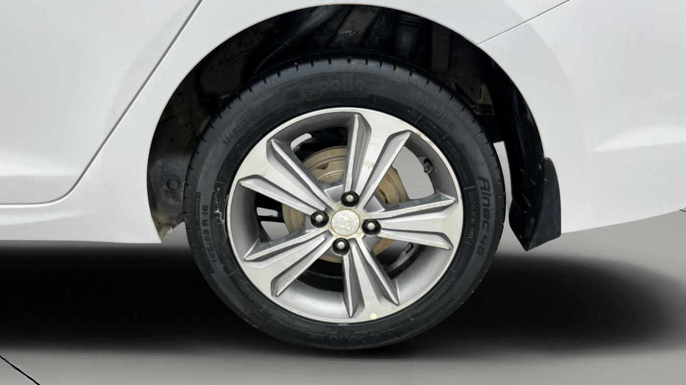 2018 Hyundai Verna 1.6 VTVT SX, Petrol, Manual, 47,710 km, Left Rear Wheel