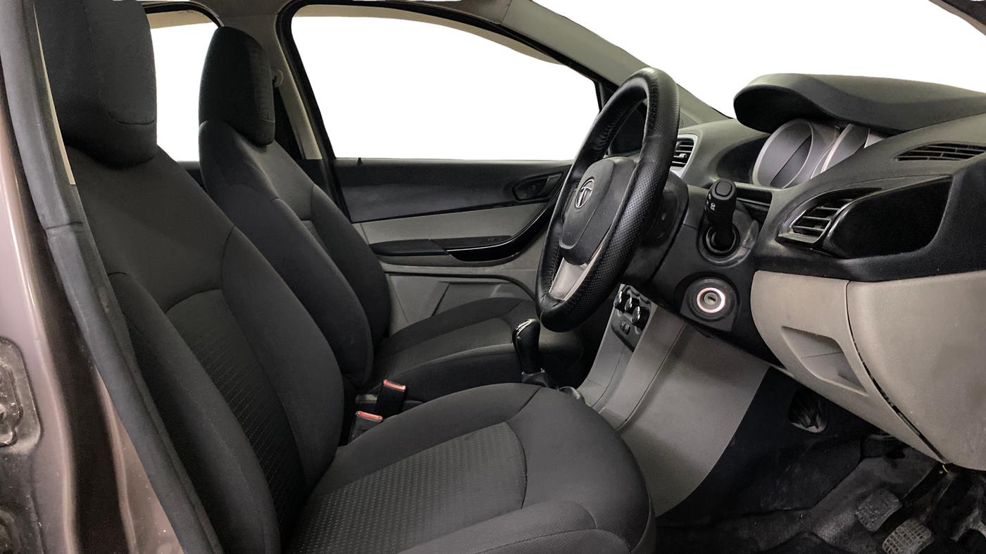 2017 Tata Tiago XT PETROL, Petrol, Manual, 70,892 km, Right Side Front Door Cabin