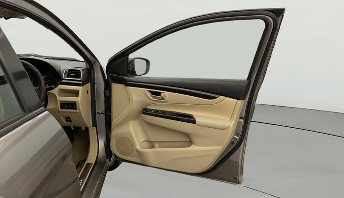 2018 Maruti Ciaz DELTA 1.5 SHVS MT PETROL, Petrol, Manual, 31,376 km, RHS Front Door