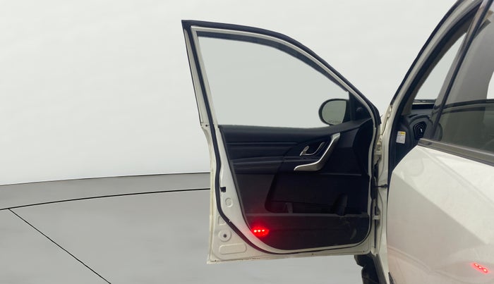 2018 Mahindra XUV500 W11(O), Diesel, Manual, 87,270 km, LHS Front Door