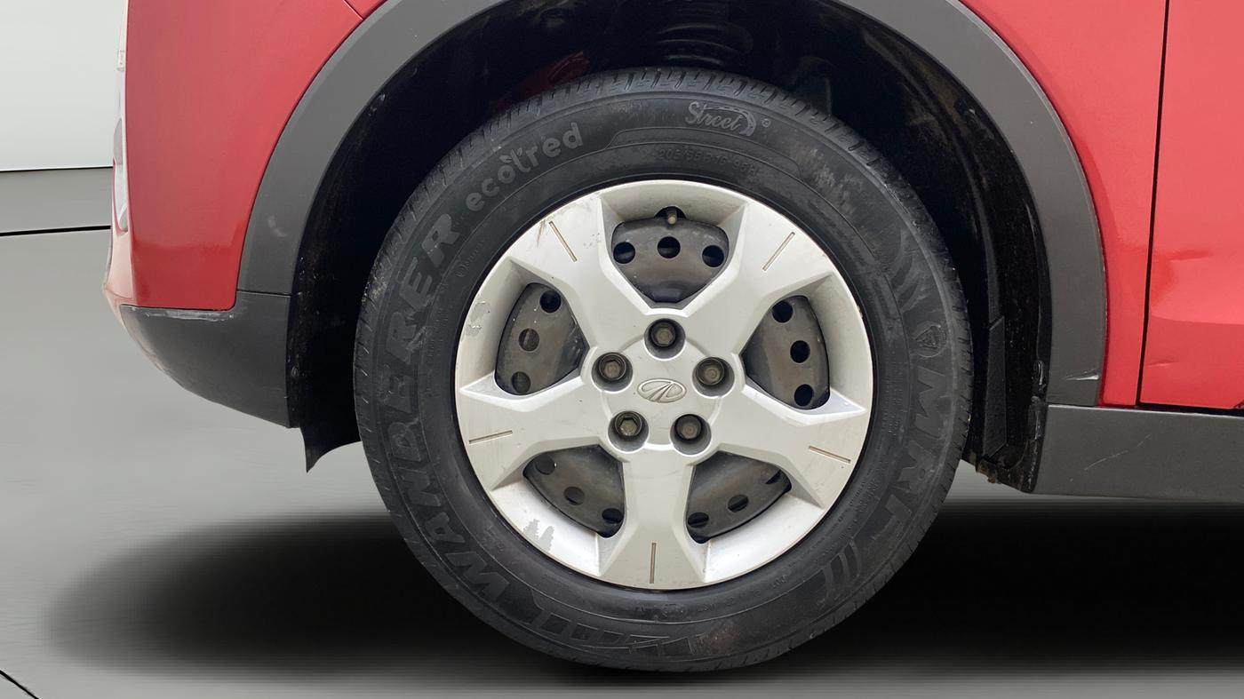 2019 Mahindra XUV300 W6 1.2 PETROL, Petrol, Manual, 45,892 km, Left Front Wheel