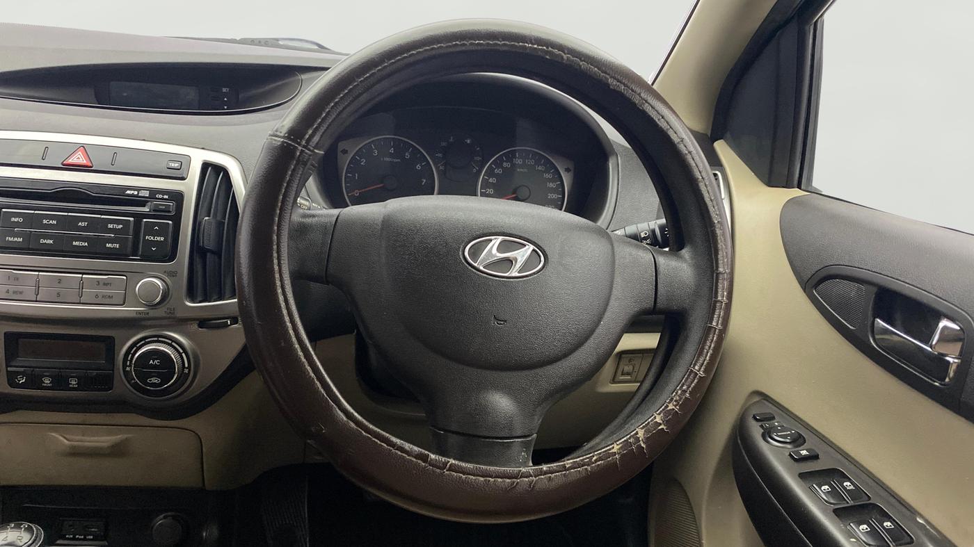 2013 Hyundai i20 MAGNA (O) 1.2, Petrol, Manual, 47,732 km, Steering Wheel Close Up