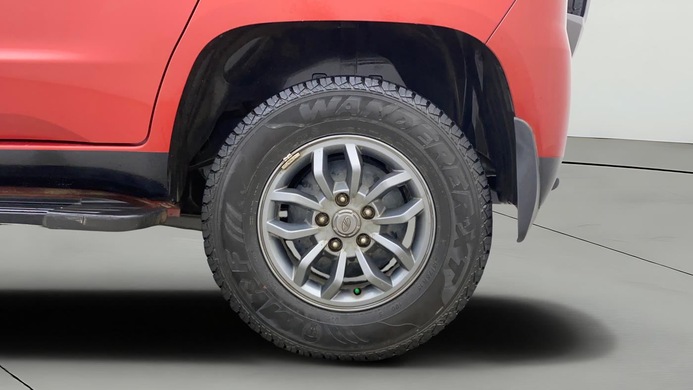 2017 Mahindra TUV300 T10 DUAL TONE, Diesel, Manual, 65,100 km, Left Rear Wheel
