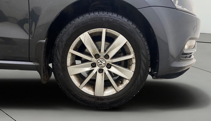2016 Volkswagen Polo HIGHLINE1.2L, Petrol, Manual, 73,293 km, Right Front Wheel