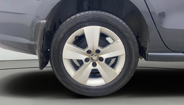 2018 Skoda Rapid AMBITION 1.5 TDI AT, Diesel, Automatic, 1,24,743 km, Right Rear Wheel