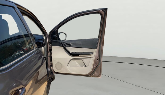 2018 Tata Tiago XT PETROL, Petrol, Manual, 61,258 km, RHS Front Door