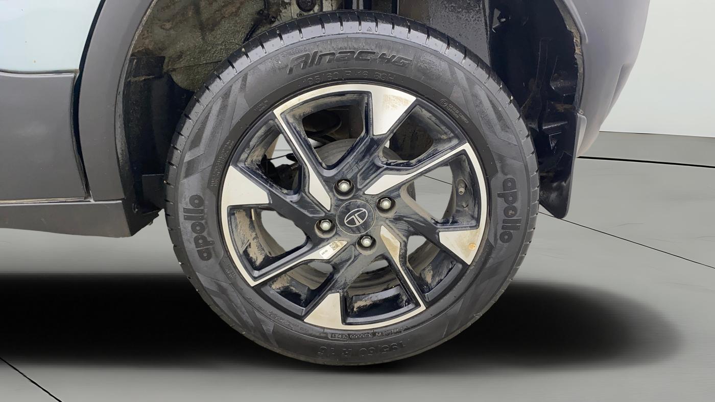 2024 Tata PUNCH Accomplished Dazzle Sunroof, Petrol, Manual, 27,374 km, Left Rear Wheel