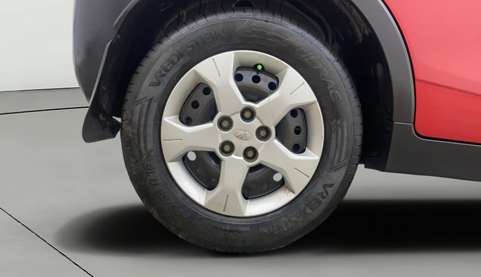 2021 Mahindra XUV300 W6 1.5 DIESEL AMT, Diesel, Automatic, 1,26,069 km, Right Rear Wheel