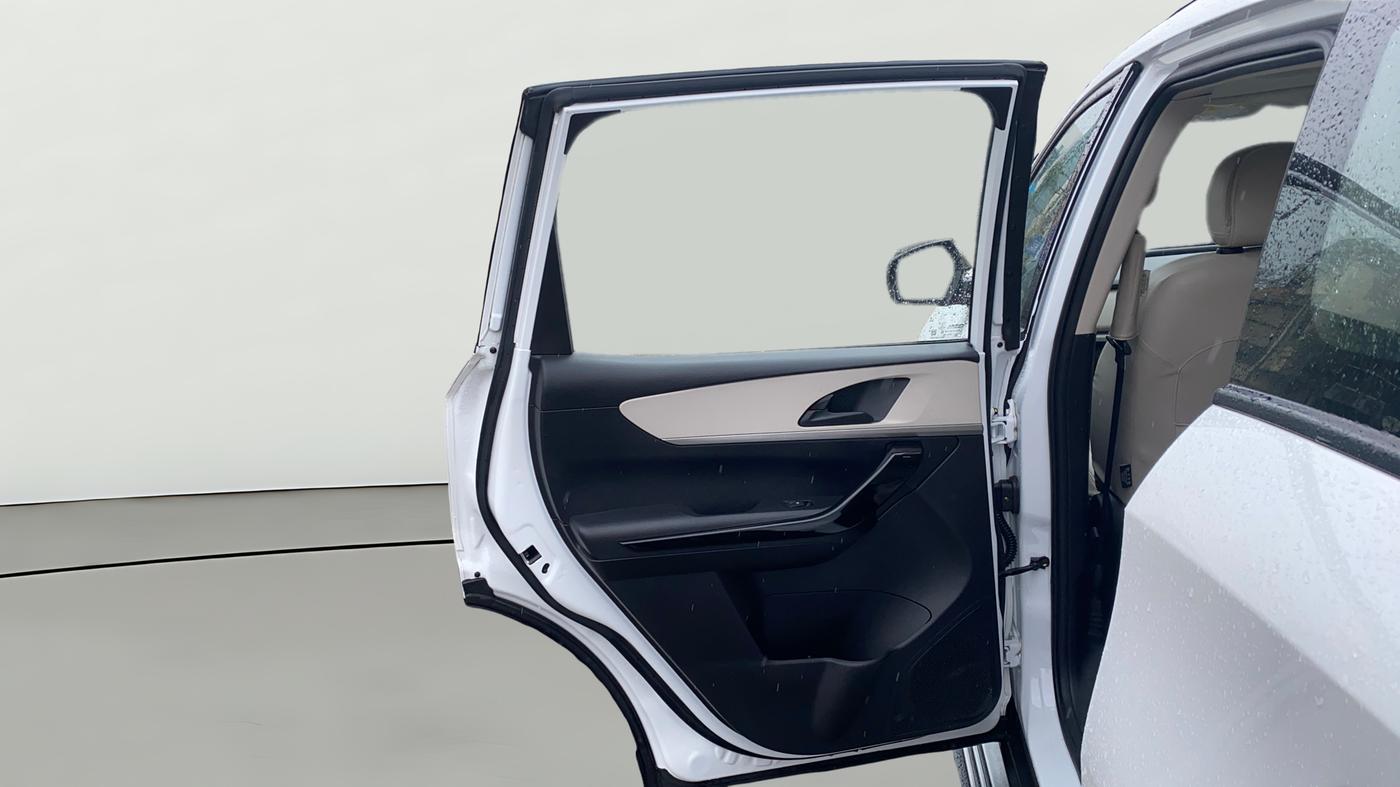 2022 Mahindra XUV700 AX 5 D AT 5 STR, Diesel, Automatic, 31,102 km, LHS Rear Door