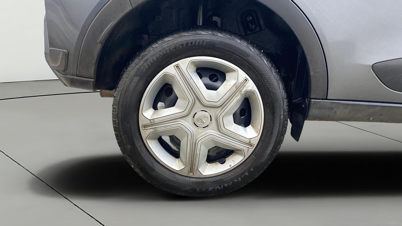 2022 Tata NEXON XM PETROL, Petrol, Manual, 31,075 km, Right Rear Wheel