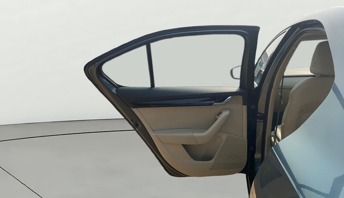 2018 Skoda Octavia 2.0 TDI L&K AT, Diesel, Automatic, 1,47,825 km, LHS Rear Door