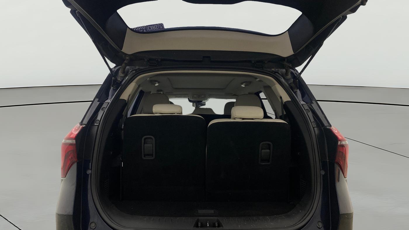 2023 Mahindra XUV700 AX 7 LUXURY P AT 7 STR, Petrol, Automatic, 36,034 km, Boot Open Zoomed View