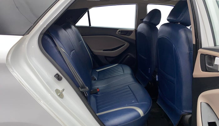 2020 Hyundai Elite i20 SPORTZ PLUS 1.2, Petrol, Manual, 13,751 km, Right Side Rear Door Cabin