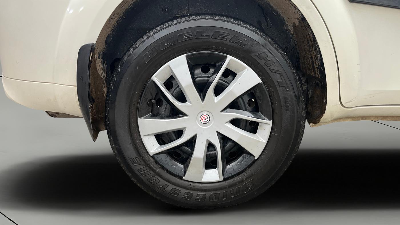 2020 Mahindra XUV500 W5, Diesel, Manual, 50 km, Right Rear Wheel