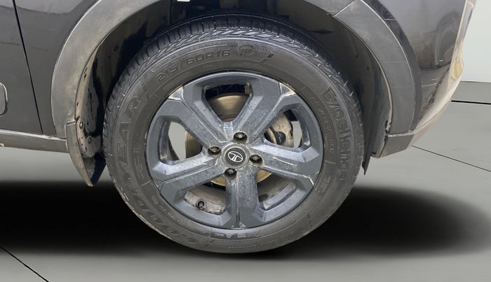 2022 Tata NEXON XZA PLUS (PREMIUM) PETROL DARK EDITION, Petrol, Automatic, 67,427 km, Right Front Wheel