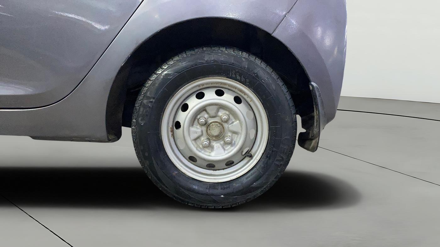 2016 Hyundai Eon D-LITE+, Petrol, Manual, 33,390 km, Left Rear Wheel