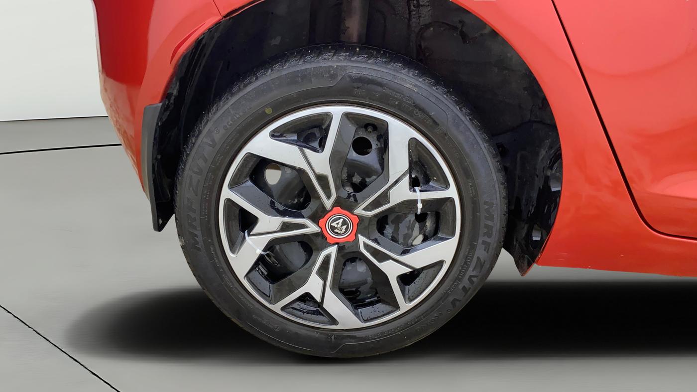 2020 Tata ALTROZ XM PLUS PETROL, Petrol, Manual, 69,456 km, Right Rear Wheel