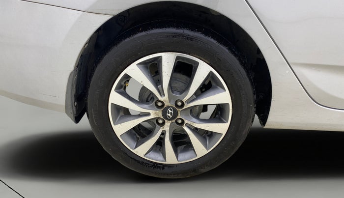 2016 Hyundai Verna 1.6 VTVT SX, Petrol, Manual, 94,141 km, Right Rear Wheel