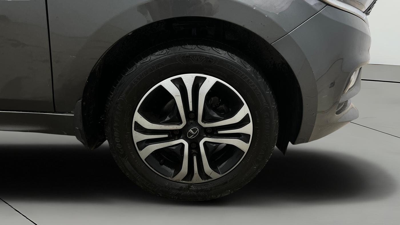 2022 Tata Tiago XZ PLUS CNG, CNG, Manual, 37,312 km, Right Front Wheel