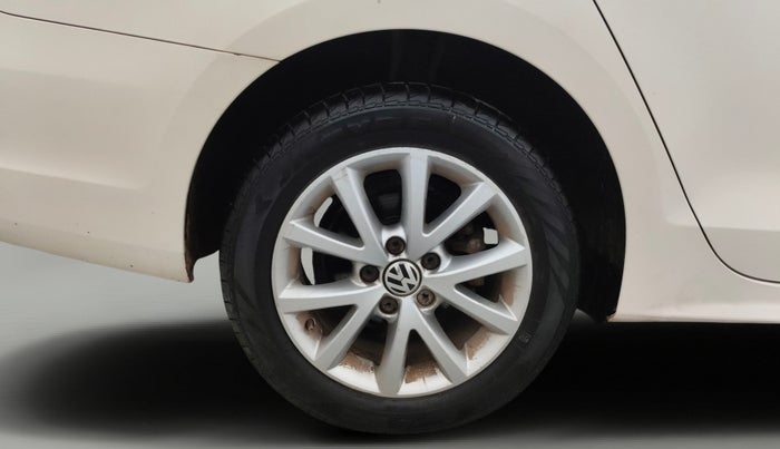 2014 Volkswagen Jetta COMFORTLINE TSI, Petrol, Manual, 1,11,587 km, Right Rear Wheel