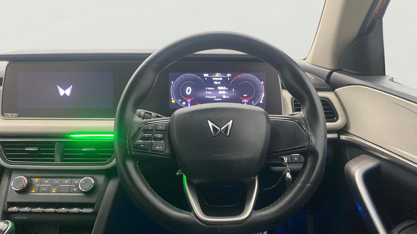 2022 Mahindra XUV700 AX 3 P MT 5 STR, Petrol, Manual, 82,103 km, Steering Wheel Close Up