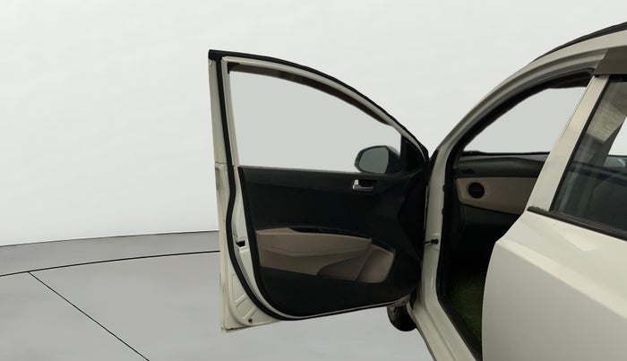 2017 Hyundai Grand i10 SPORTZ (O) 1.2 KAPPA VTVT, CNG, Manual, 86,122 km, LHS Front Door