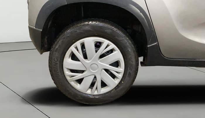 2016 Mahindra Kuv100 K4 6 STR, Petrol, Manual, 61,047 km, Right Rear Wheel