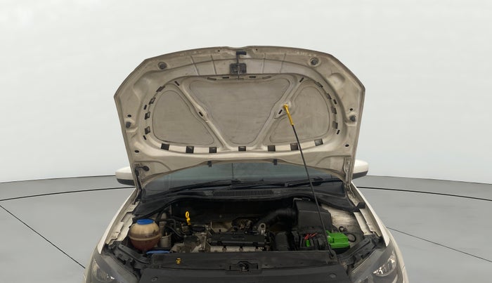 2015 Volkswagen Polo COMFORTLINE 1.2L, Petrol, Manual, 67,232 km, Open Bonet