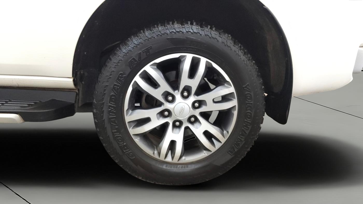 2017 Ford Endeavour TITANIUM 3.2 4X4 AT, Diesel, Automatic, 86,194 km, Left Rear Wheel