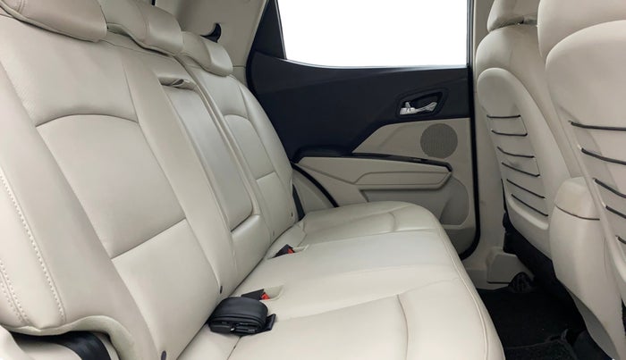 2024 Mahindra XUV300 W8 (O) 1.2 PETROL AMT, Petrol, Automatic, 16,340 km, Right Side Rear Door Cabin