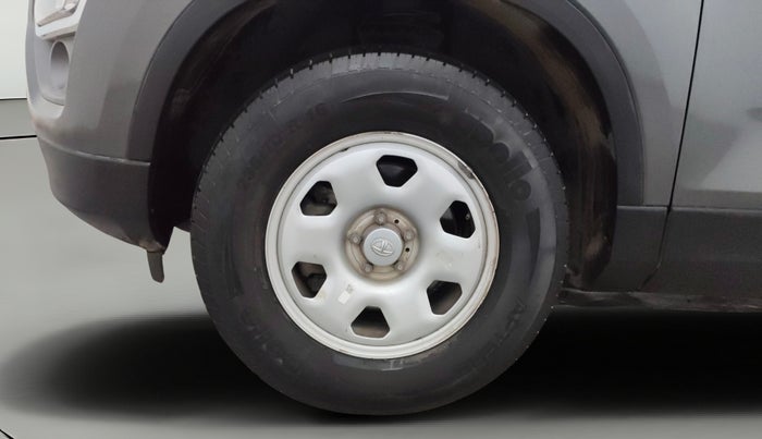 2022 Tata Safari XM, Diesel, Manual, 63,239 km, Left Front Wheel