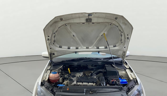 2014 Volkswagen Polo HIGHLINE1.2L, Petrol, Manual, 70,943 km, Open Bonet