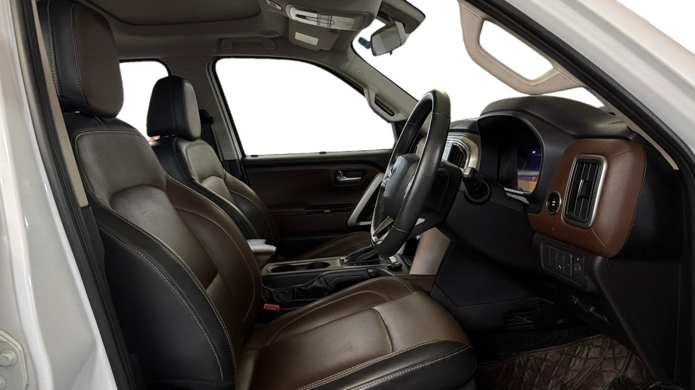 2023 Mahindra SCORPIO-N Z8 L PETROL AT 7 STR, Petrol, Automatic, 45,482 km, Right Side Front Door Cabin