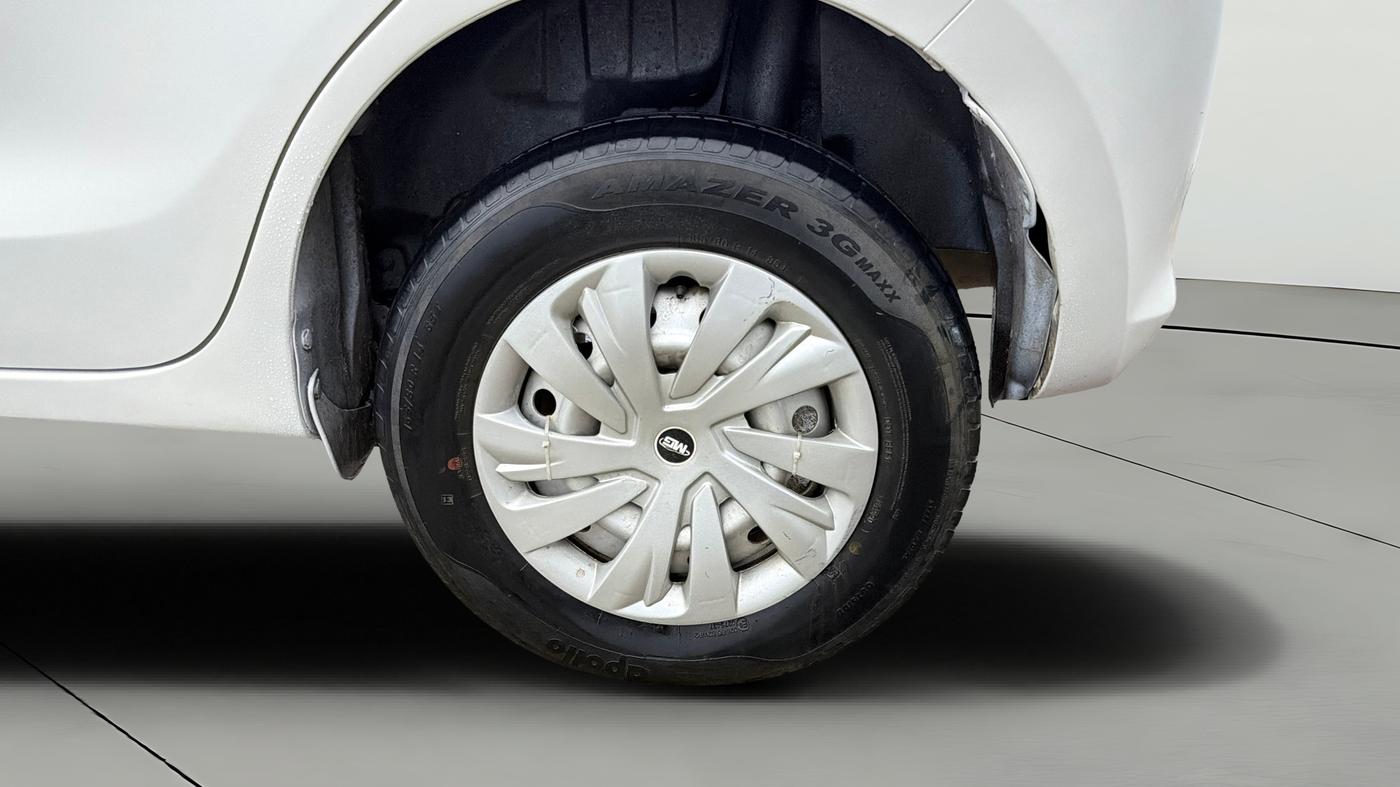 2020 Maruti Swift LXI, Petrol, Manual, 42,801 km, Left Rear Wheel