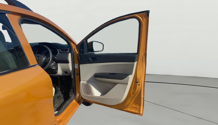 2020 Renault TRIBER RXL MT, Petrol, Manual, 29,344 km, RHS Front Door
