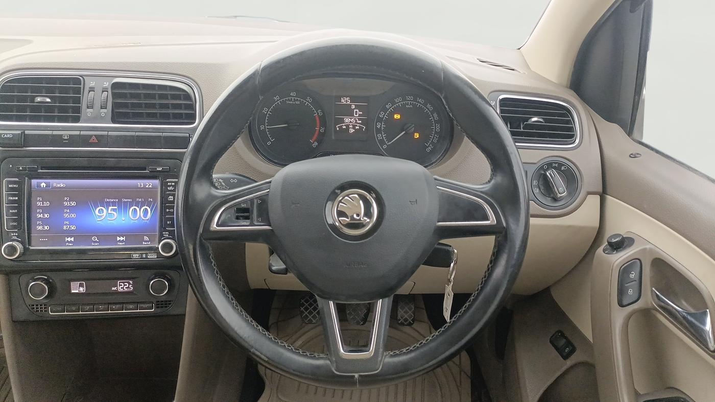 2015 Skoda Rapid ELEGANCE 1.6 MPI MT, Petrol, Manual, 98,452 km, Steering Wheel Close Up