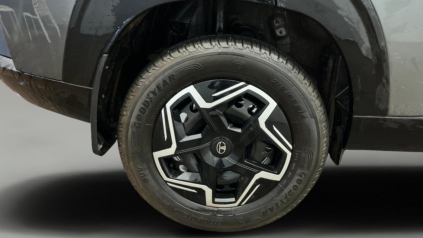 2025 Tata Curvv Pure Plus 1.2 Petrol 7DCA, Petrol, Automatic, 10,215 km, Right Rear Wheel
