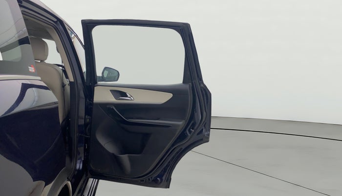 2023 Mahindra XUV700 AX 7 D AT 7 STR, Diesel, Automatic, 87,623 km, RHS Rear Door