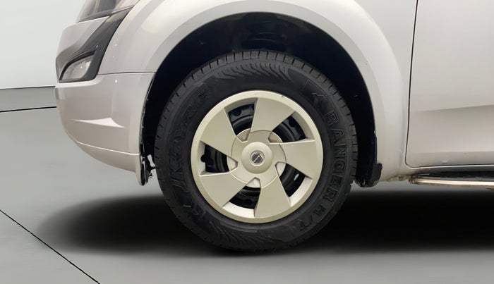 2017 Mahindra XUV500 W4, Diesel, Manual, 57,879 km, Left Front Wheel
