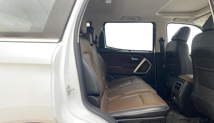 2023 Mahindra SCORPIO-N Z8 L PETROL AT 7 STR, Petrol, Automatic, 64,601 km, Right Side Rear Door Cabin