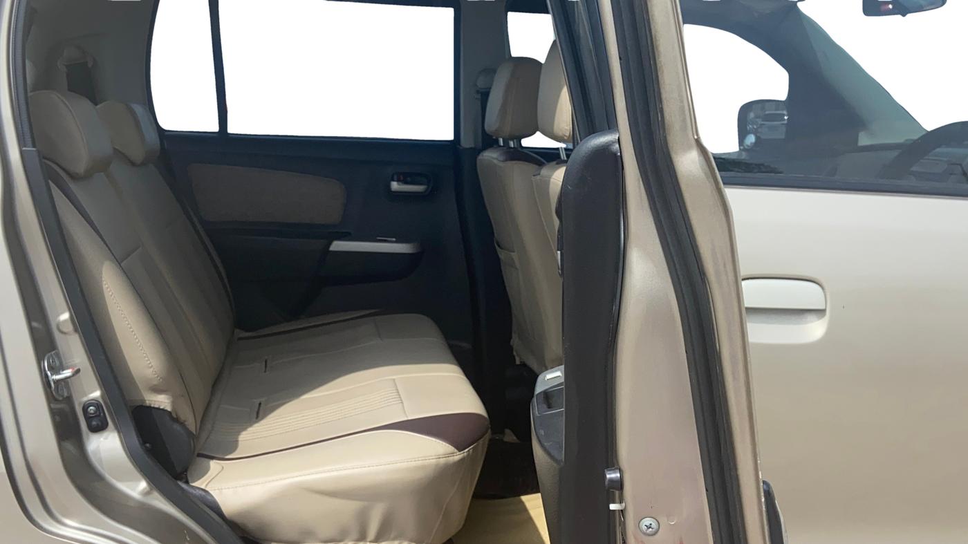 2014 Maruti Wagon R 1.0 VXI, Petrol, Manual, 97,625 km, Right Side Rear Door Cabin