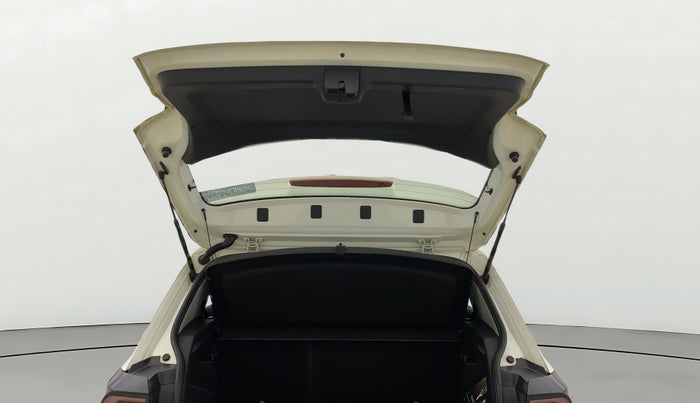 2022 Volkswagen TAIGUN TOPLINE 1.0 TSI AT, Petrol, Automatic, 55,400 km, Boot Door Open