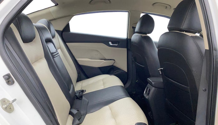 2018 Hyundai Verna 1.6 VTVT SX, Petrol, Manual, 92,675 km, Right Side Rear Door Cabin