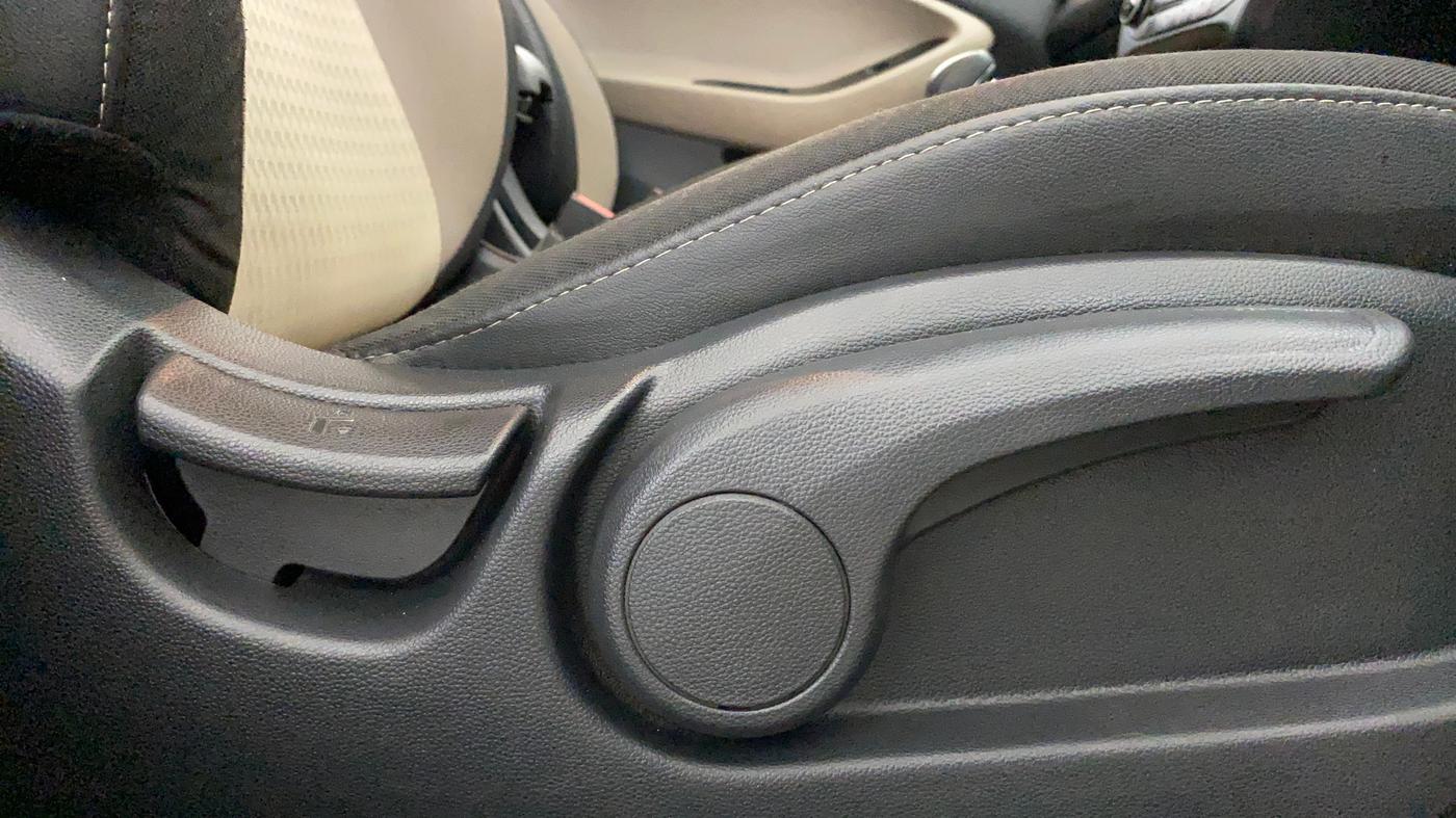 2018 Hyundai Elite i20 ASTA 1.2  CVT, Petrol, Automatic, 15,023 km, Driver Side Adjustment Panel
