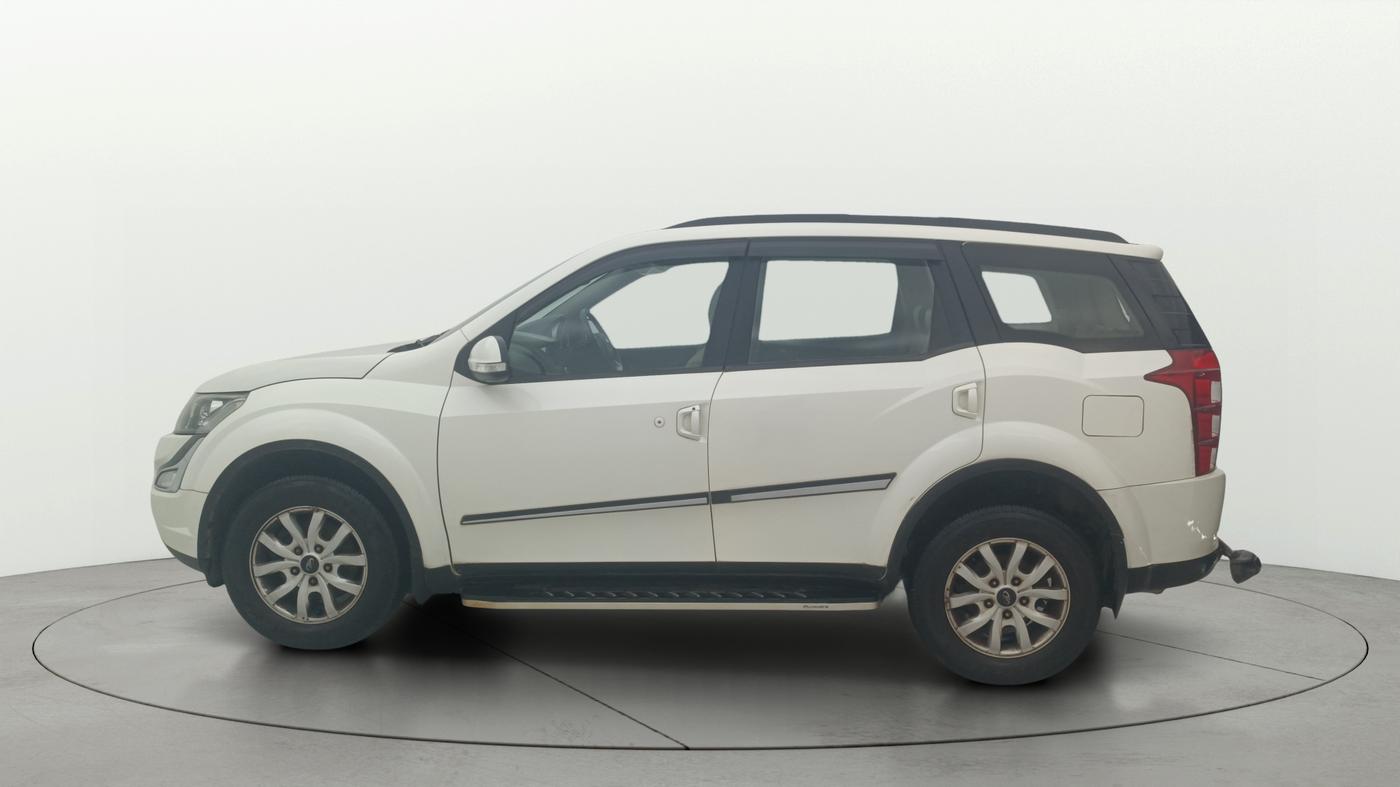 2017 Mahindra XUV500 W8, Diesel, Manual, 32,709 km, Left Side