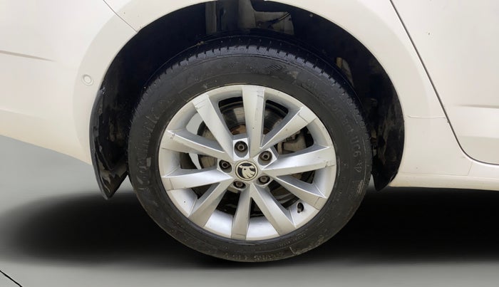 2019 Skoda Octavia L&K 1.8 TSI AT, Petrol, Automatic, 1,39,105 km, Right Rear Wheel