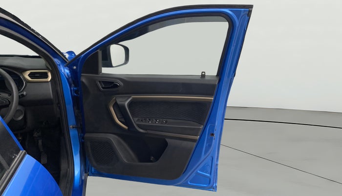 2022 Renault Kiger RXT (O) AMT DUAL TONE, Petrol, Automatic, 55,801 km, RHS Front Door